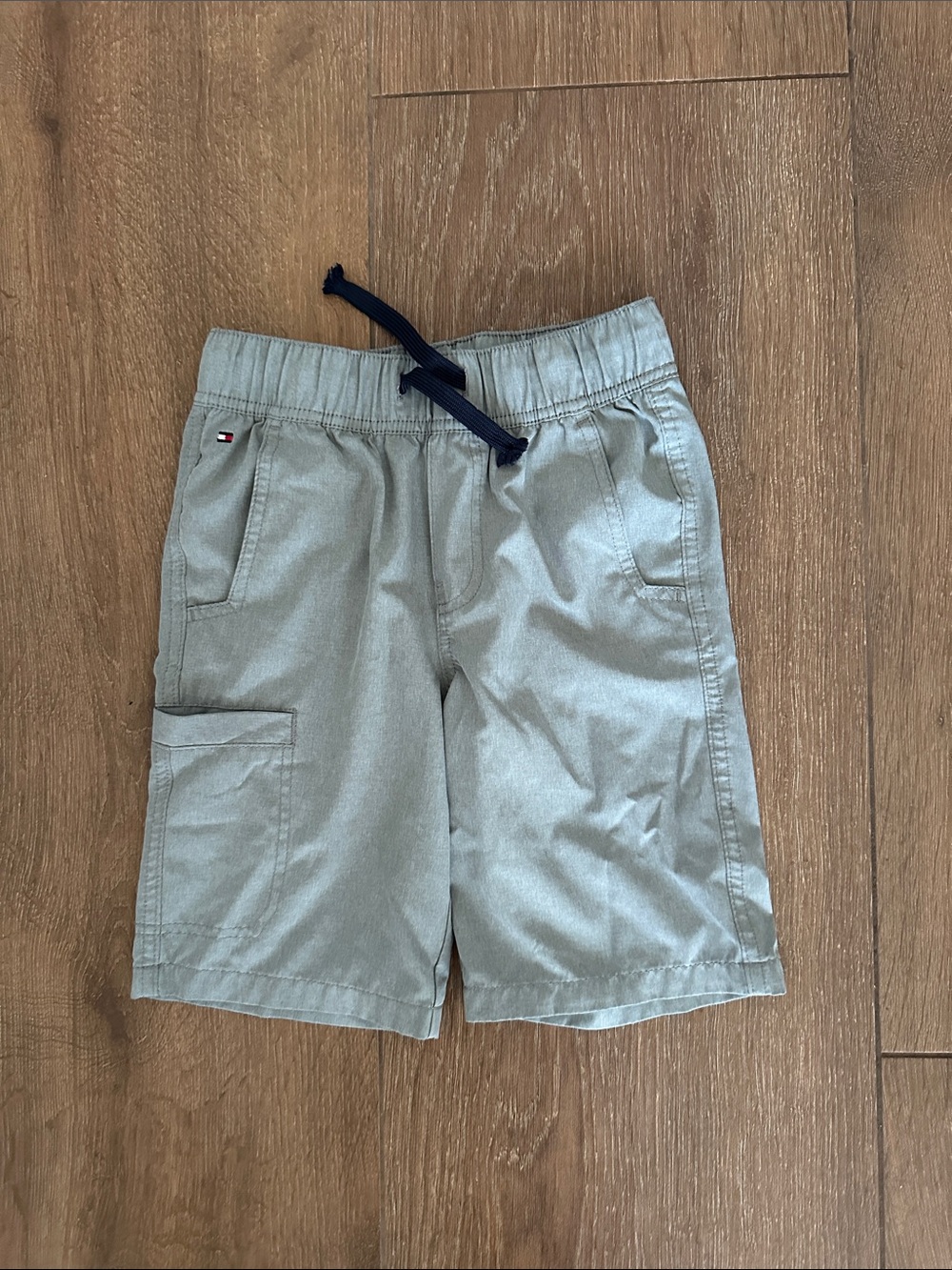 Tommy Hilfiger boys greyDrawstring Cargo Shorts. Size 8/10.